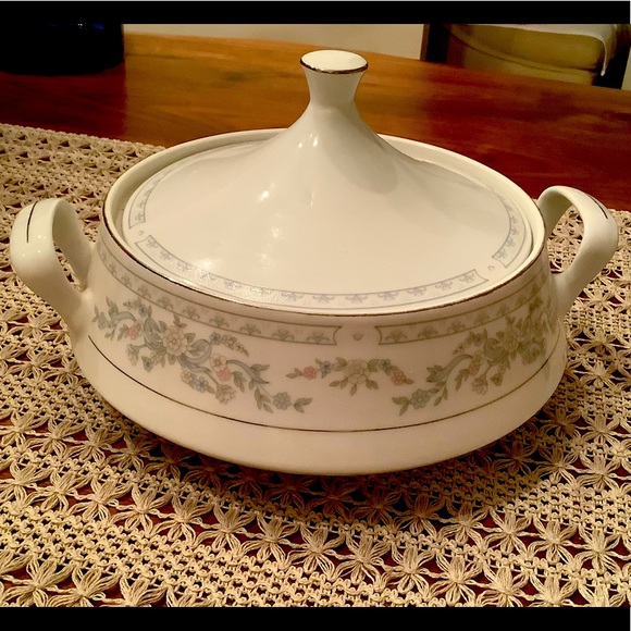 Vintage Somerset casserole with lid By Excel - Picture 1 of 4